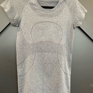 Lululemon Swiftly Tech Running short sleeve T Shirt Women’s Gray Sz 6